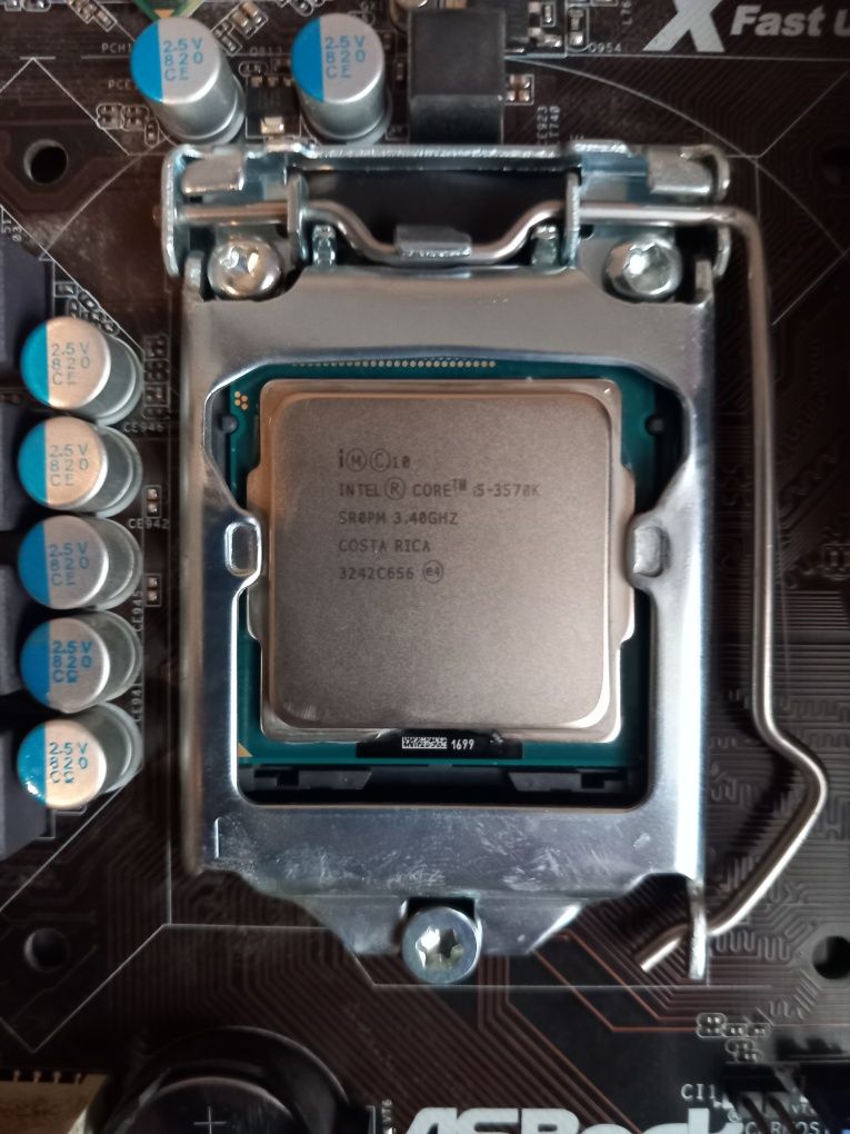 Asrock h61m-vg3 16gb ram ddr3 i5-3570k + wentylator