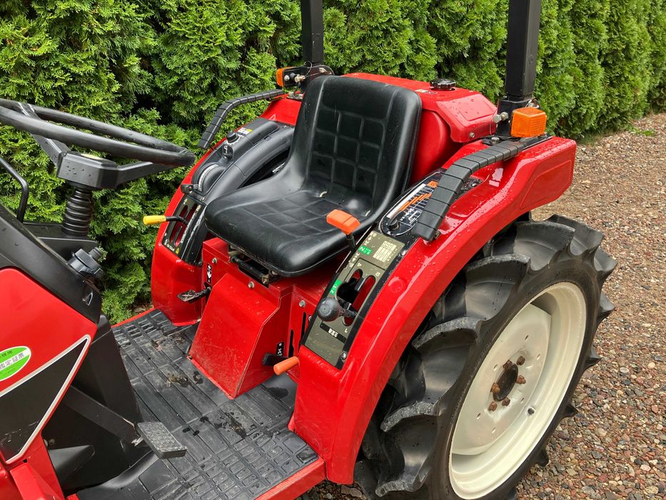 Japoński Traktor Mitsubishi MT205 Ciągnik Sadowniczy Ogrodniczy