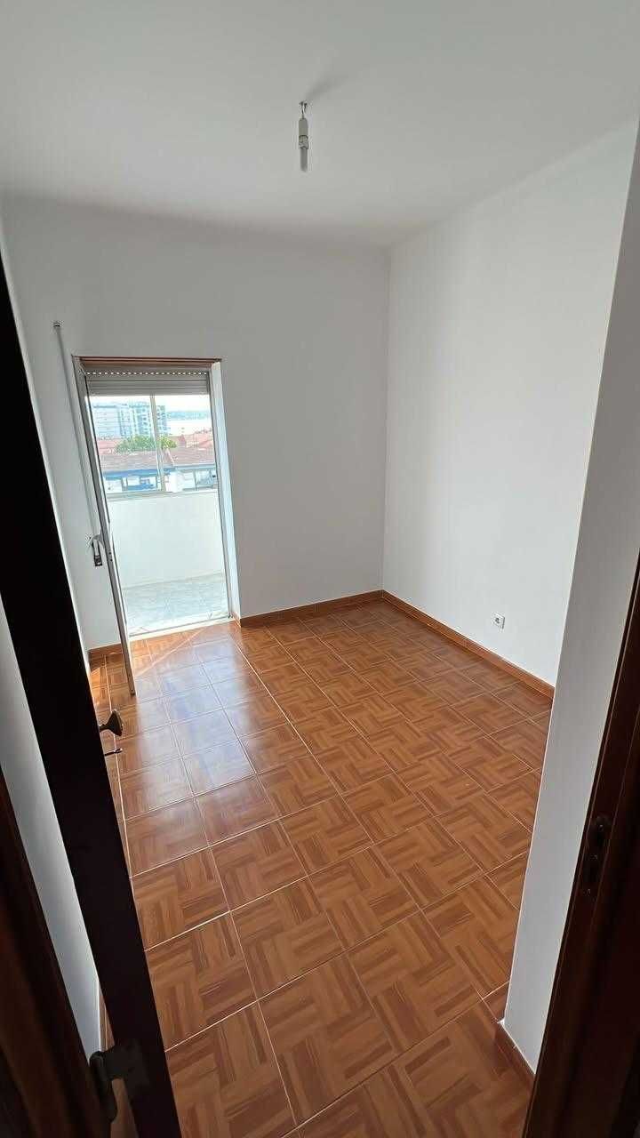 Aluga-se quartos ou apartamento Barreiro