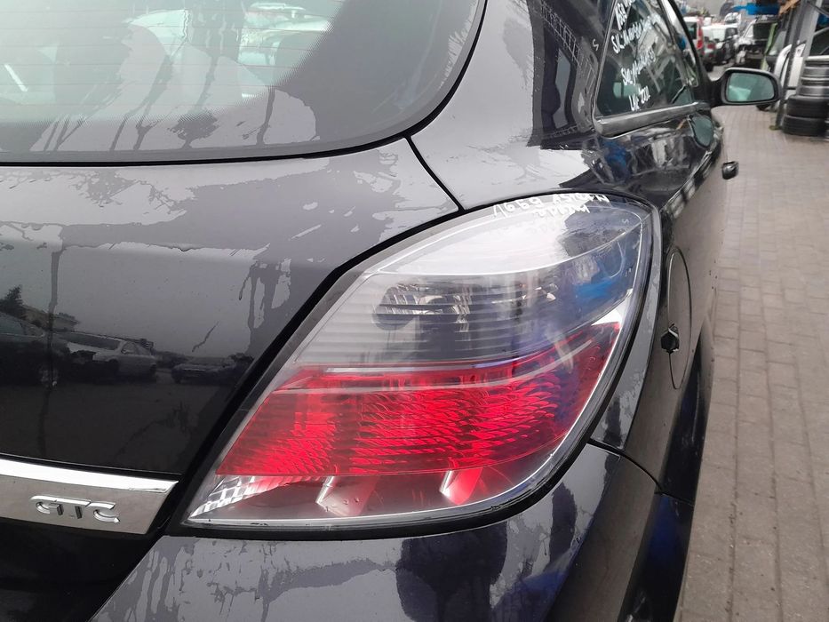 OPEL ASTRA H GTC LAMPA PRAWA TYLNA PRAWY TYŁ W BŁOTNIK