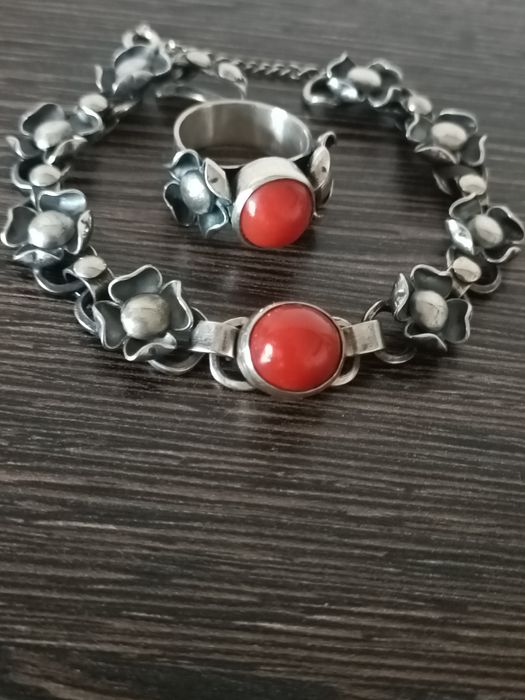 Kwiaty Jabłoni z Koralem Naturalnym