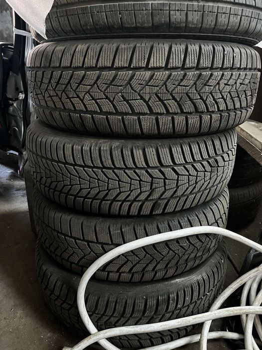 Продам шини зимові  r17 65/225