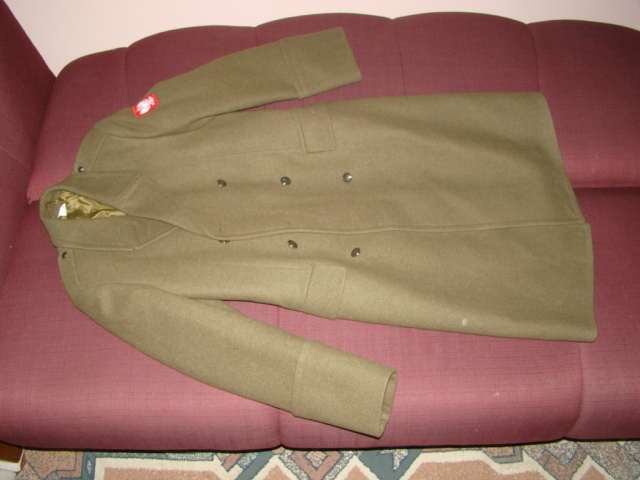 Płaszcz wojskowy z godłem RP