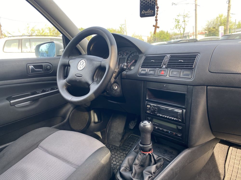 Volkswagen Golf IV 2001, 1.6 бензин, механіка, відмінний технічний ста