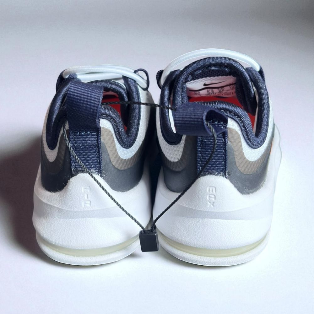 Nike Air Max Axis Junior – białe sneakersy, r. 22 (EU)