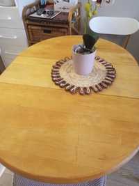 Mały stół drewniany rozkladany
