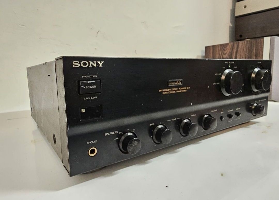 Wzmacniacz Sony TA-F 561 R. Made in Japan.