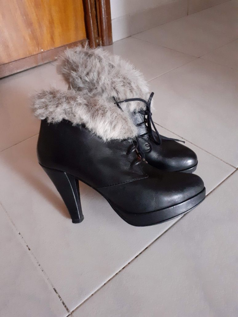 Sapatos pretos tipo Botin ( SEASIDE )