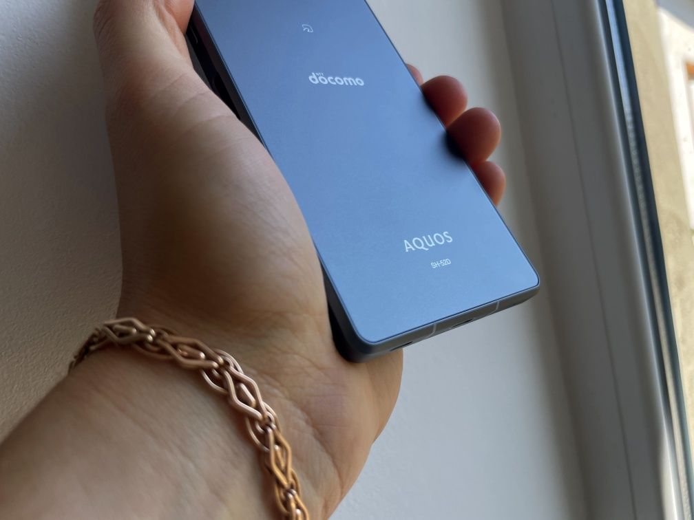 Японский флагман Sharp AQUOS R8 - 2 sim 4570ma IP68 STD810 8Gen2 240Гц