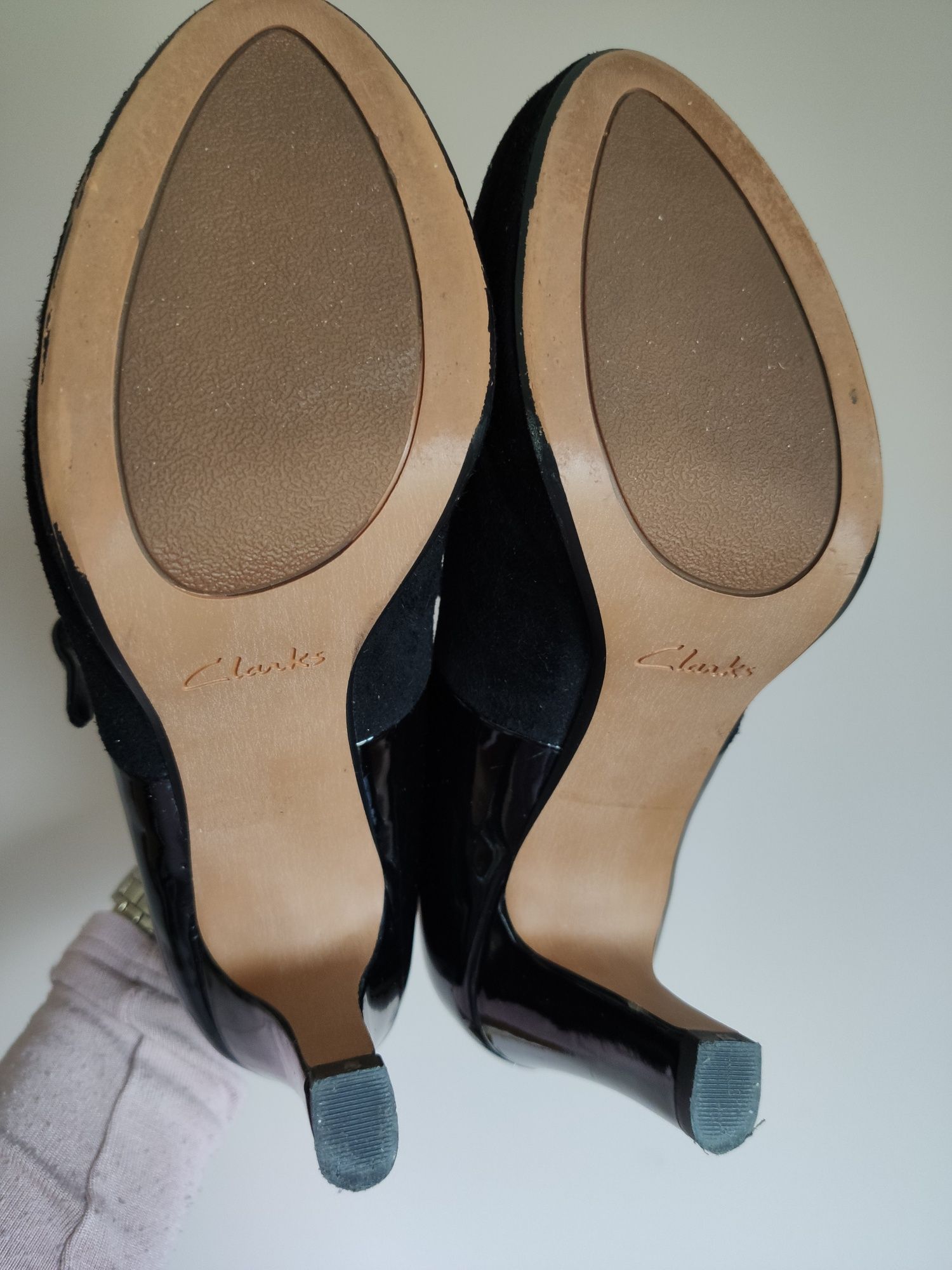 Clarks czarne czółenka Angie Kendra 37 zamsz lakier