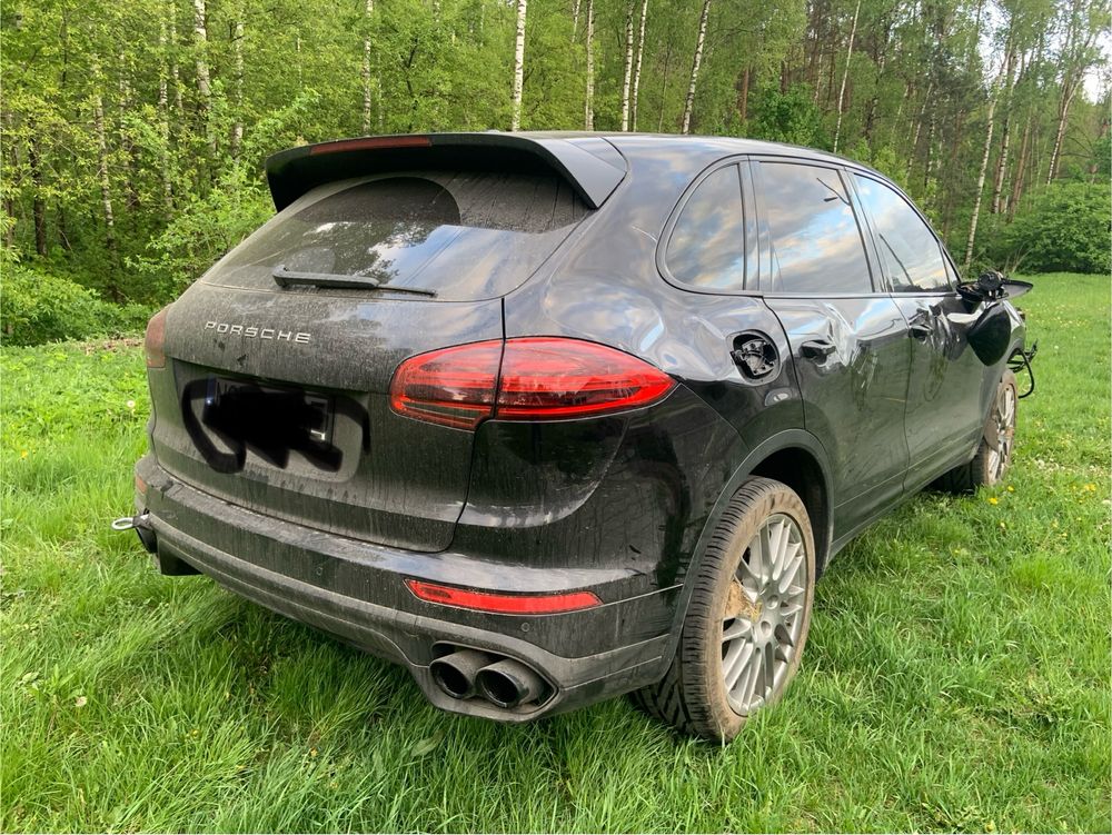 Porsche Cayenne S uszkodzony