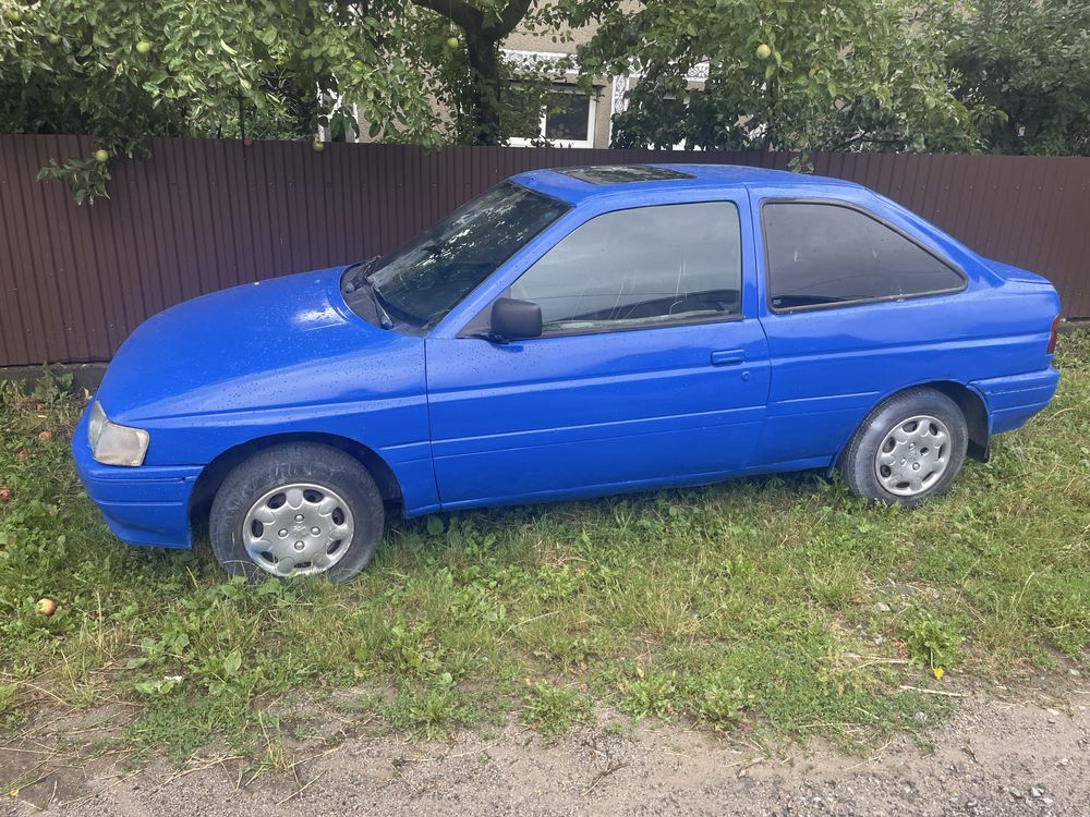 Ford escord 1992 рік . Газ.