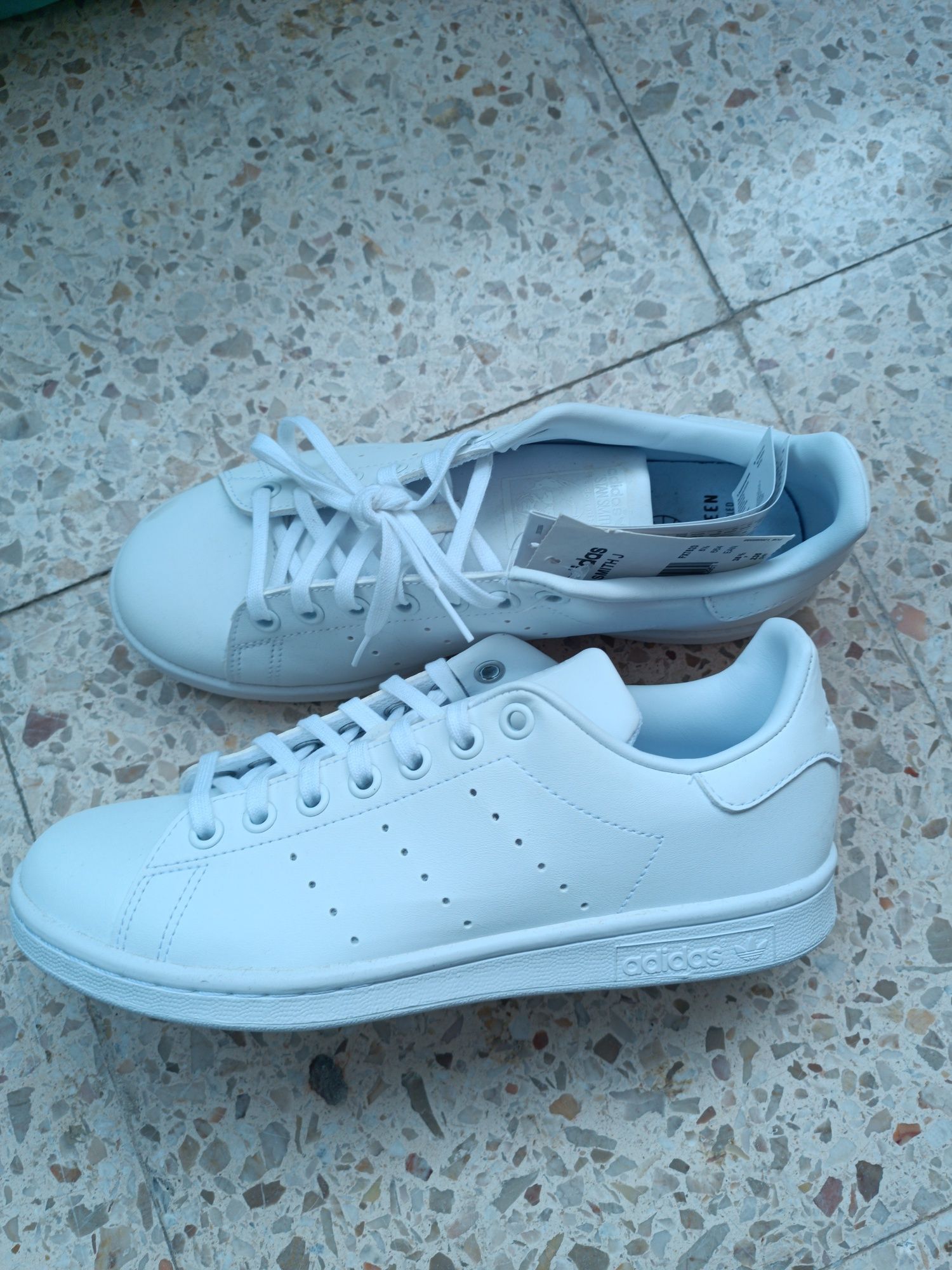 Vendo ADIDAS novos