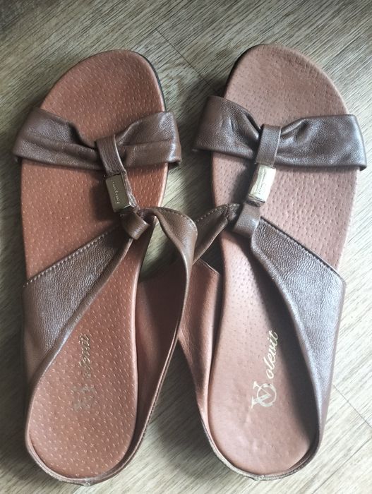 Шлепанци кожанние