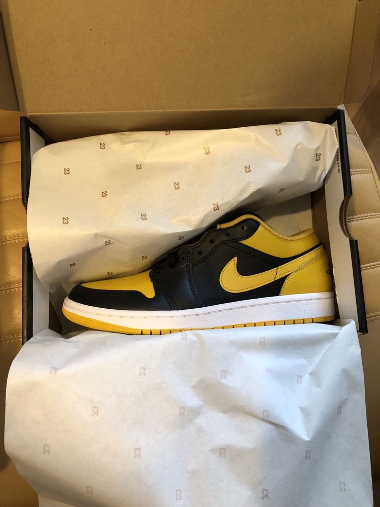 Кросівки Air Jordan 1 Low жовті yellow 40,5 розмір