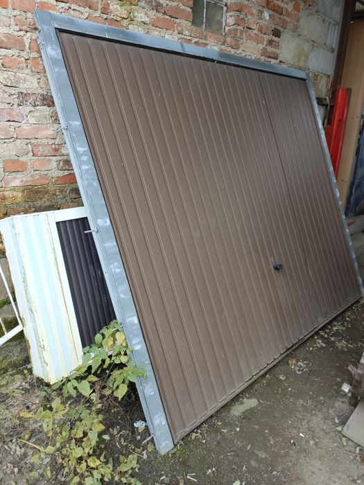 Brama garażowa uchylna