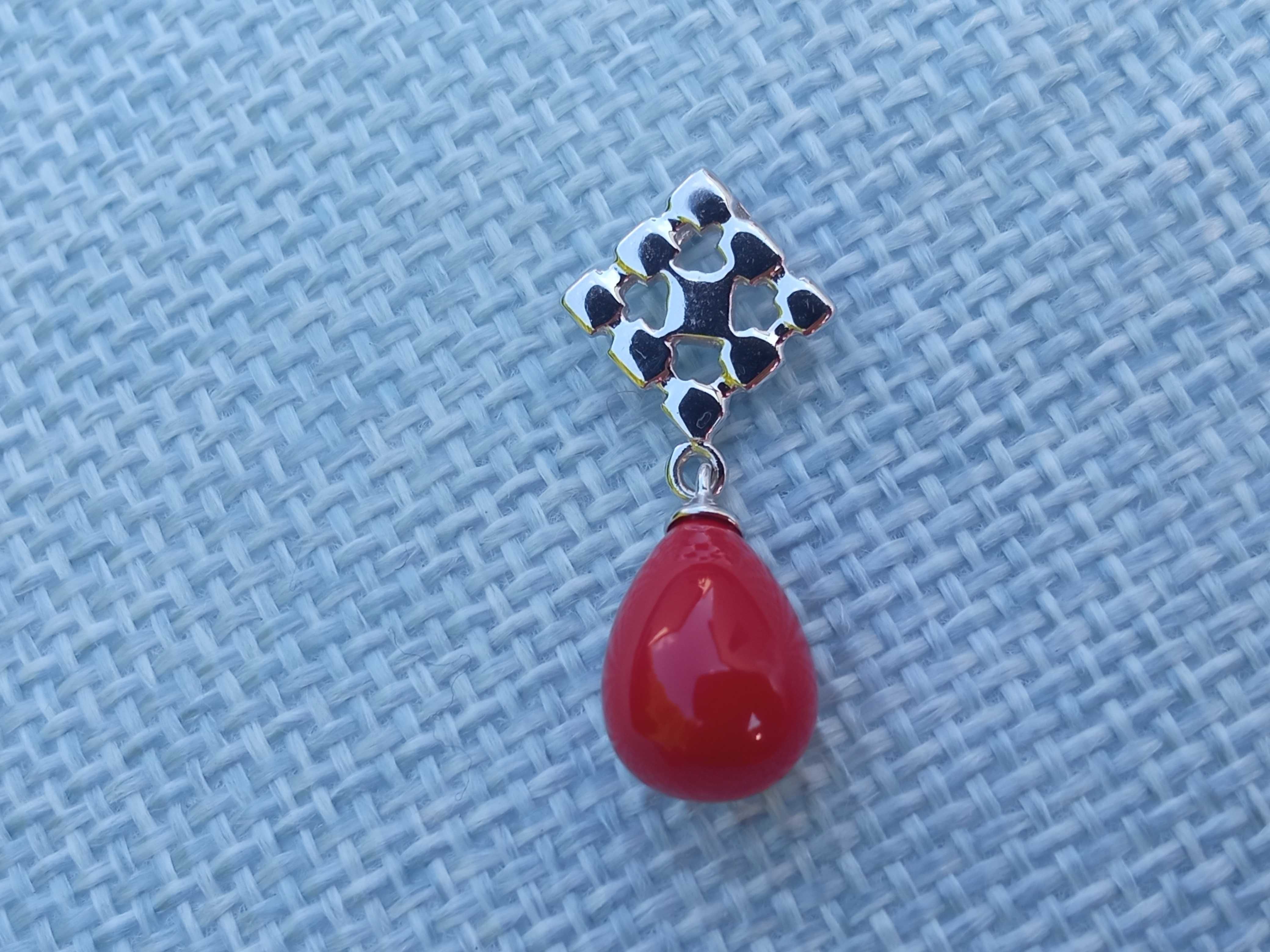 Srebrna zawieszka z koralem Sterling Silver 925 1,22 g Wisiorek