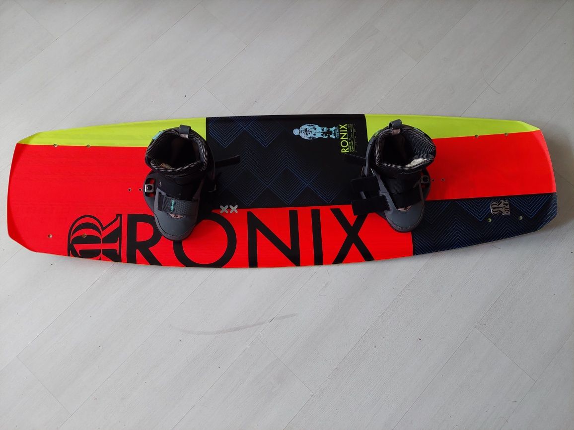 Wakeboard Ronix Quartet розмір 135см. Ботинки розмір по стопі 22,2-24,