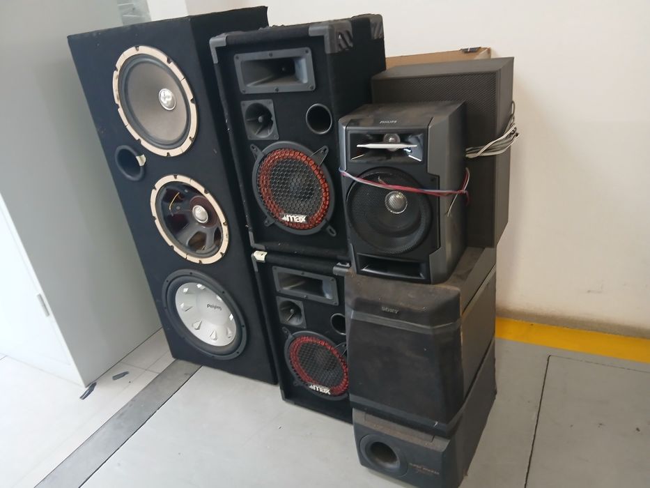 Material de com colunas amplificadores subwoofer