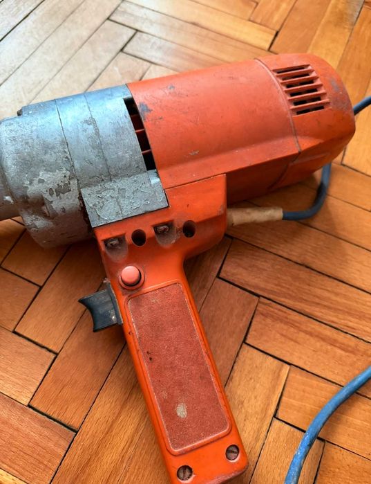 Електричний дриль