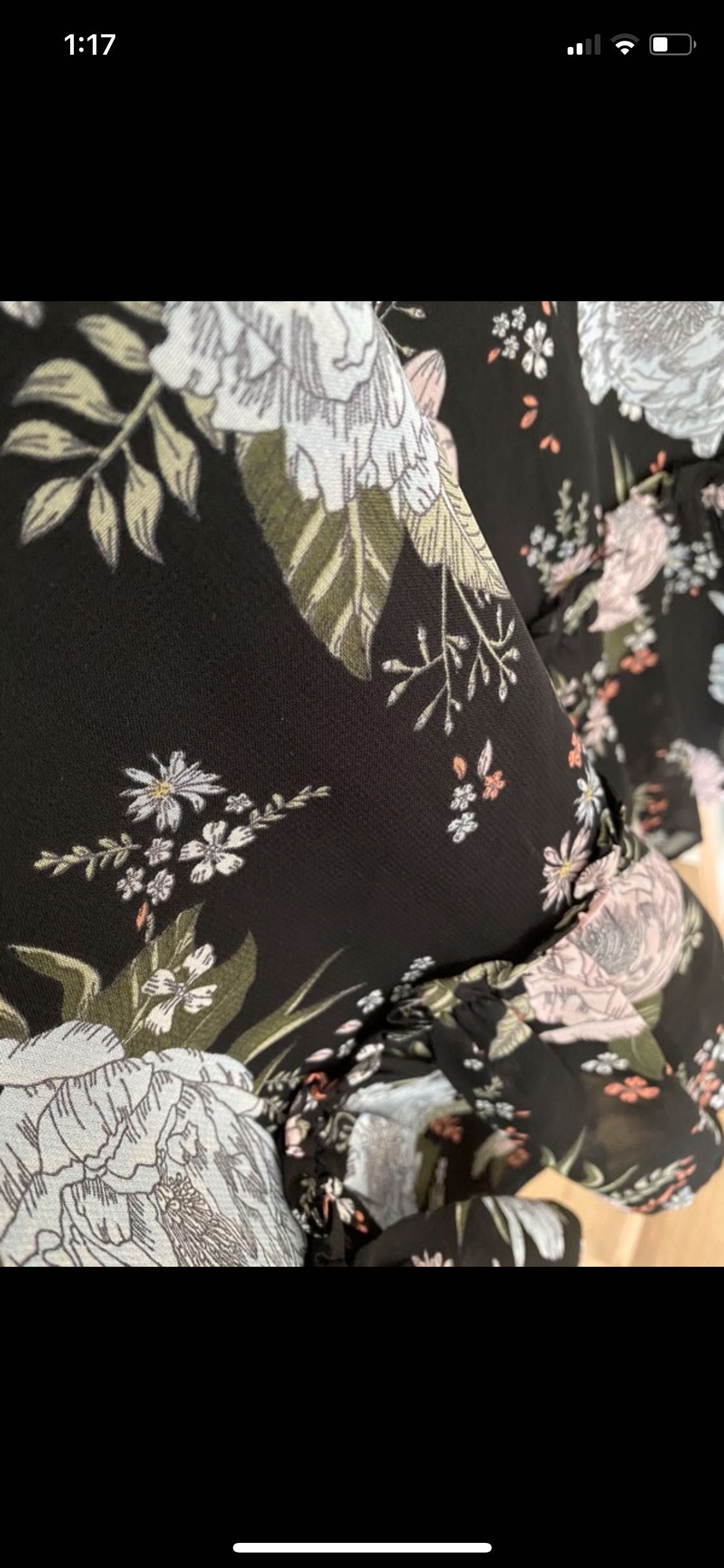 Czarna sukienka z falbanką w kwiaty H&M