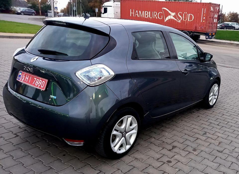 Продам свіжопригнаний автомобіль Рено Зоє 2017р