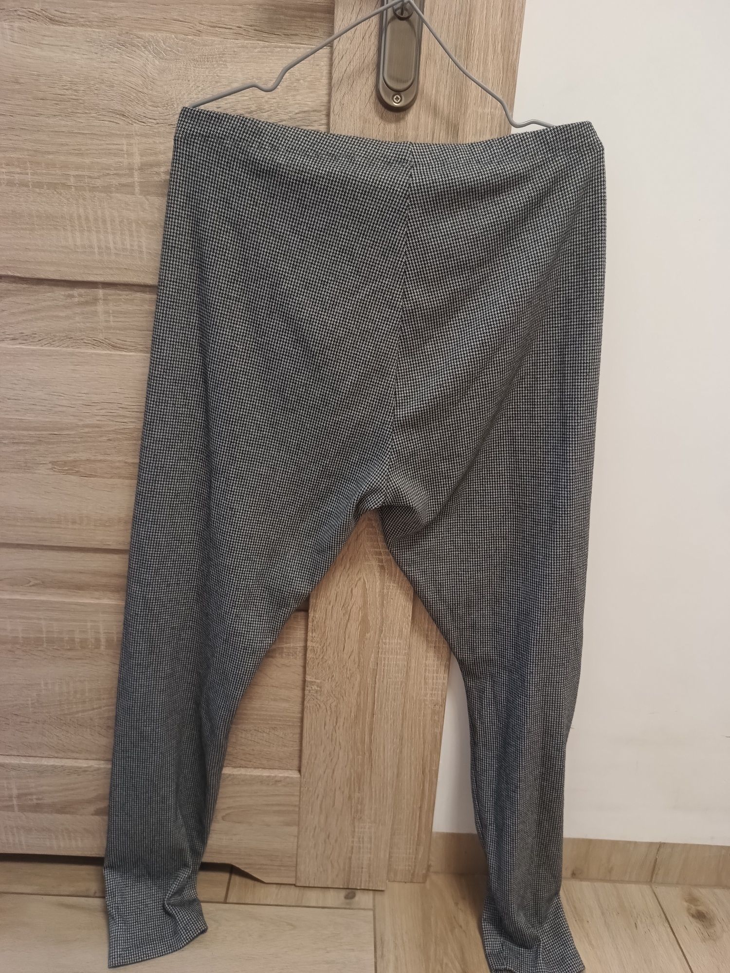 Damskie materiałowe spodnie na gumkę legginsy w ozdobną pepitkę wzór