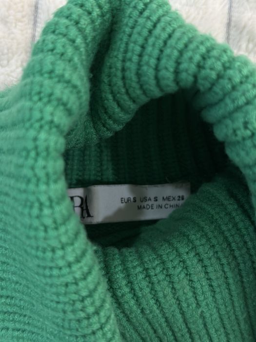 Светер Zara зеленого колтору