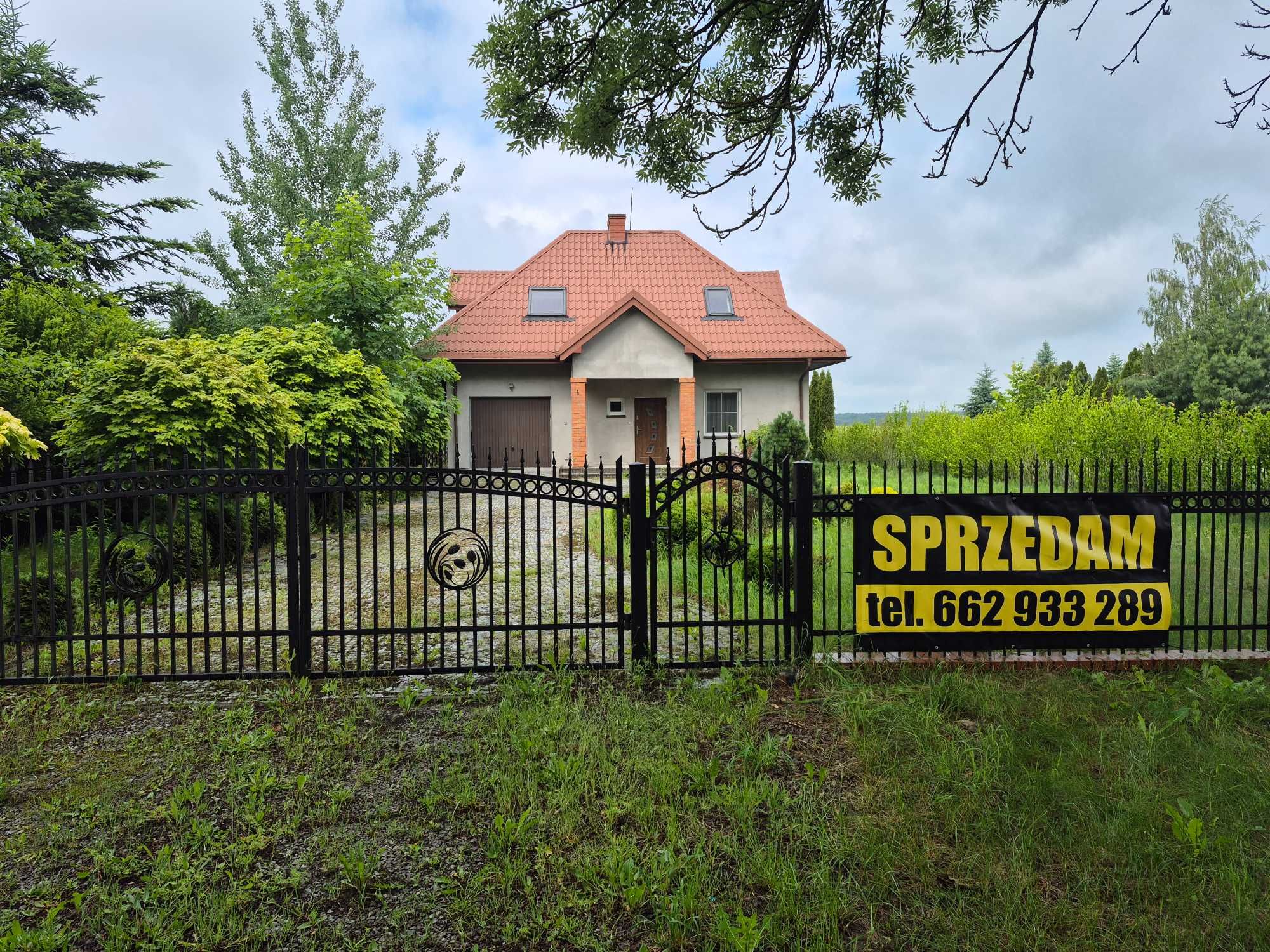 Sprzedam dom z wolnostojącym garażem