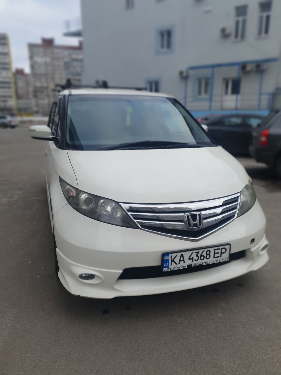 Мінівен Honda Elysion на 8 місць