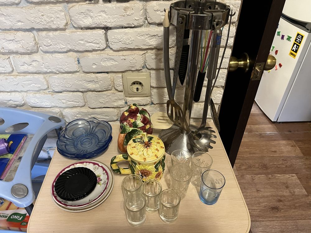 Посуд, стакани, вази