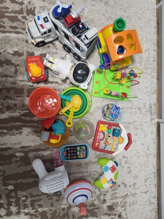 Іграшки, брязкальця, конструктор