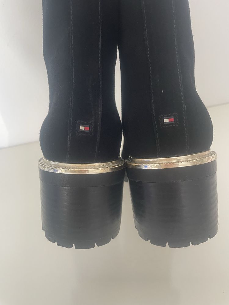 Tommy Hilfiger zamszowe botki mid heel r. 40