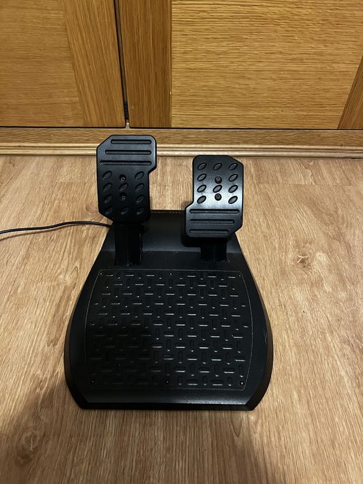 Volante Thrustmaster T150 + pedais
