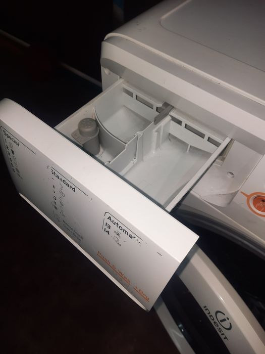 Прально-сушильна машинка Indesit XWDA 751680X W виробництва Італія