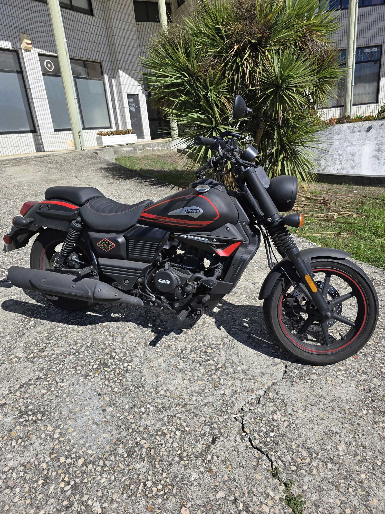 Mota 125  renegade de garagem como nova