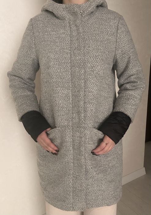 Осіннє жіноче пальто від Reserved