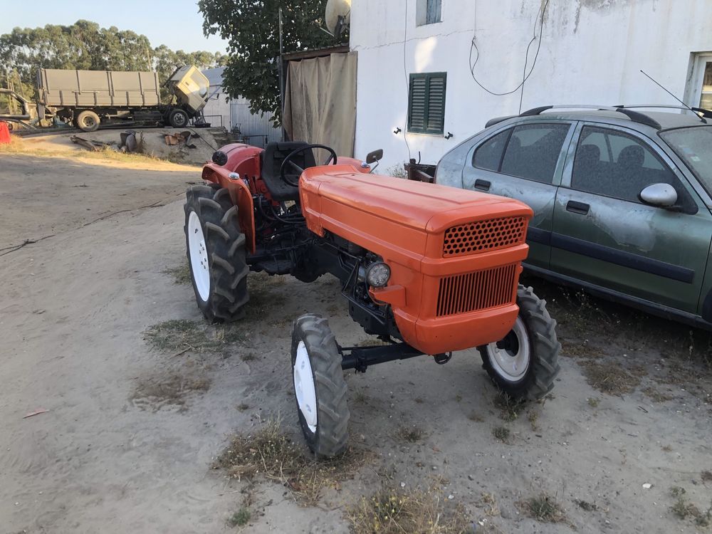 Trator agricola 4x2 fiat 300 froteto 30 cv com documentos
