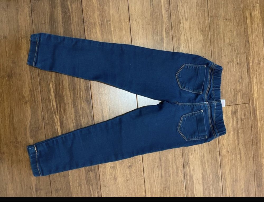 Jeansowe spodnie rurki r. 104cm