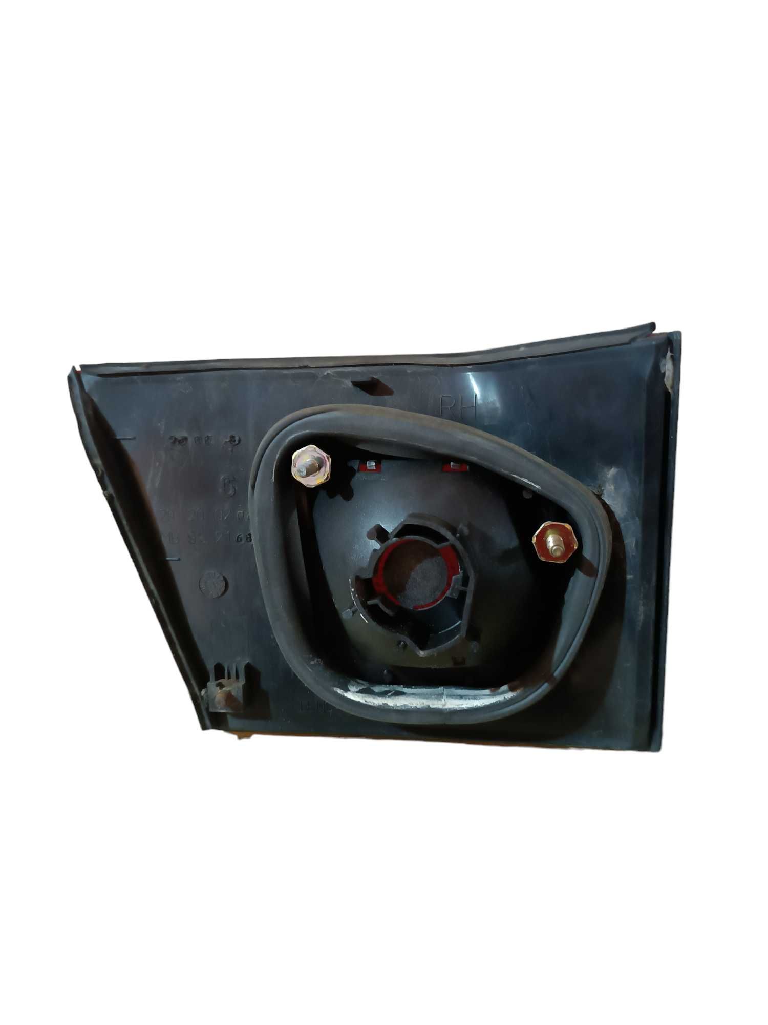 Lampa Prawy Tył Prawa Tylna W Klapę Mitsubishi Carisma 95-98r.