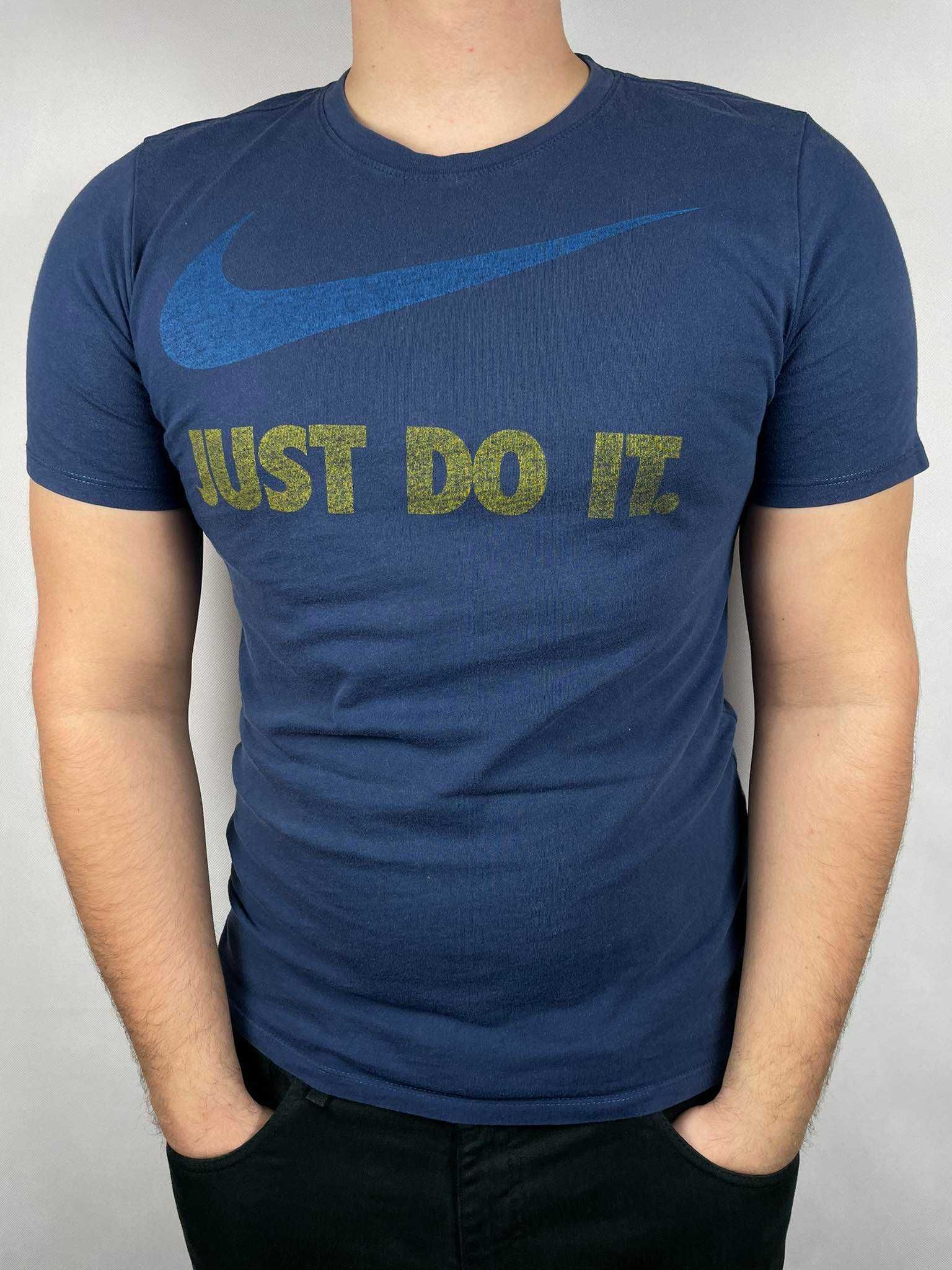 T-shirt Nike - Kolor: Granatowy (Rozmiar M)