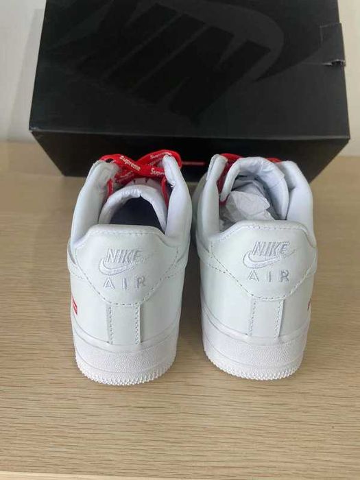 Buty meskie Mokasyny Nike_Air_Force_1_Low_Supreme_White r.37.5