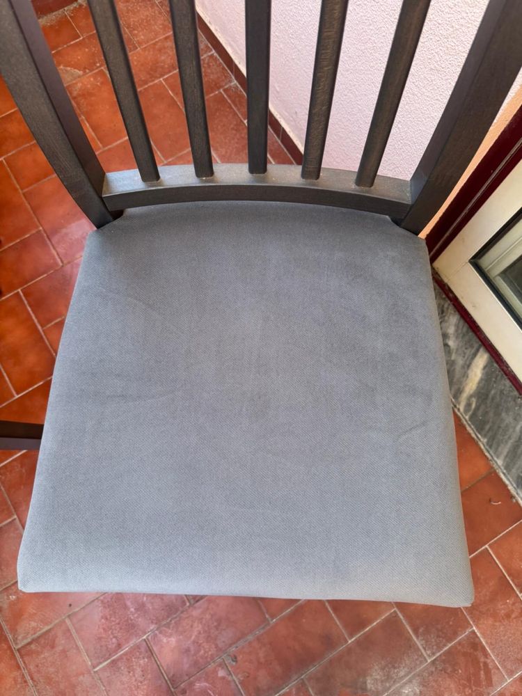 1 mesa, 6 cadeiras com 6 capas extra