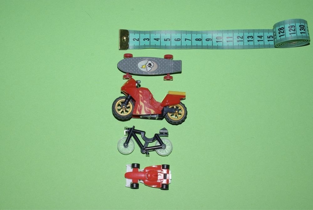 Пальчиковый скейт, велосипед, мотоцикл, машинка.