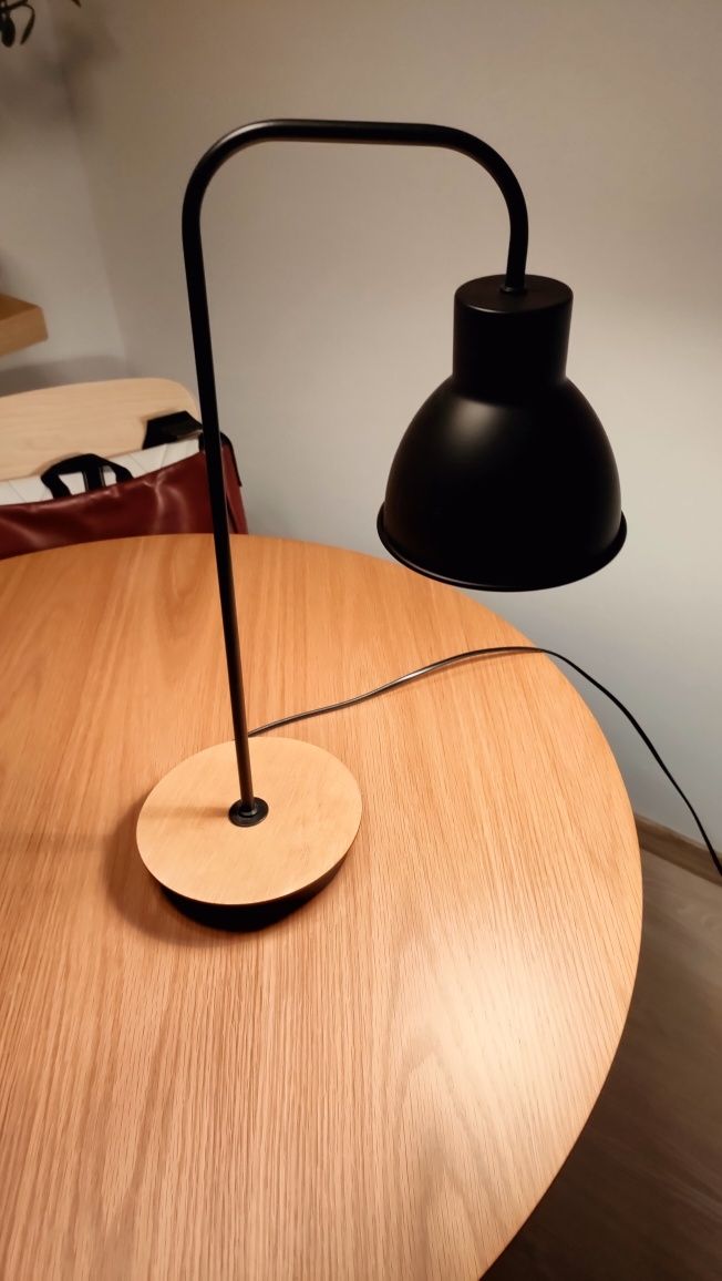 Lampka biurkowa w stylu loft