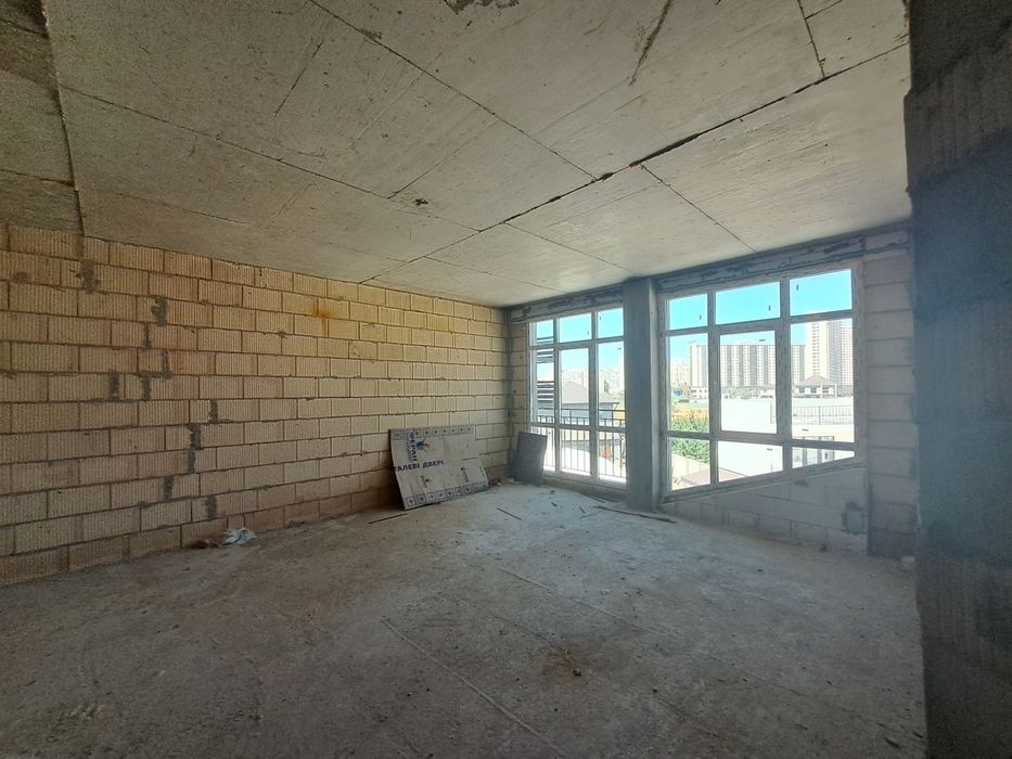 1-кімн.  квартира з індивідуальним опаленням.  Будинок з басейном.