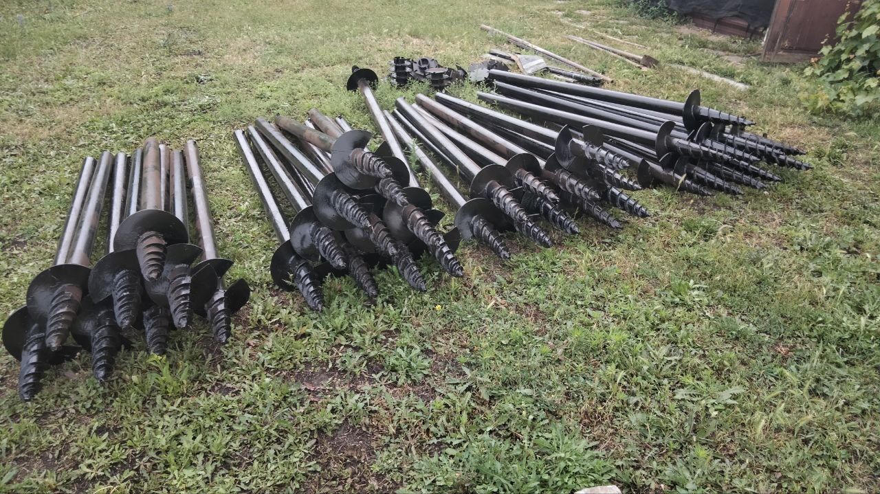Монтаж геошурупів і гвинтових паль Фундамент під ключ
