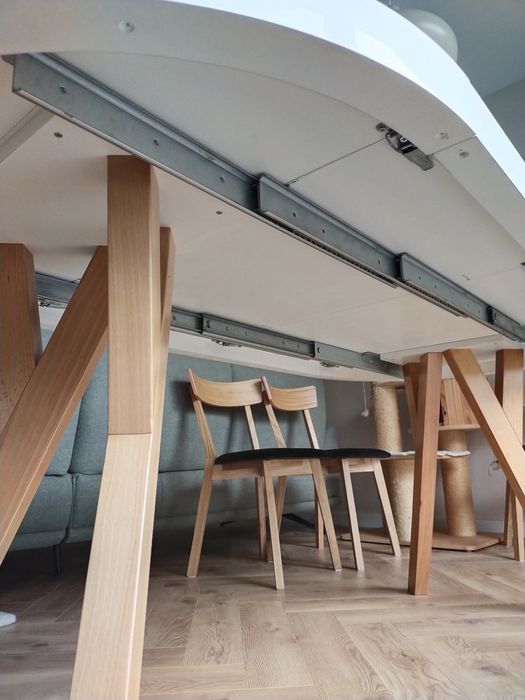 Okrągły stół biały, lakierowany średnica 90cm, rozkladany do 190cm