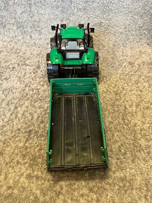 Zabawka dla dzieci traktor z przyczepą