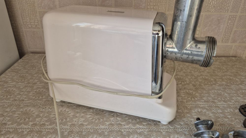 М'ясорубка електрична Turbo 1500